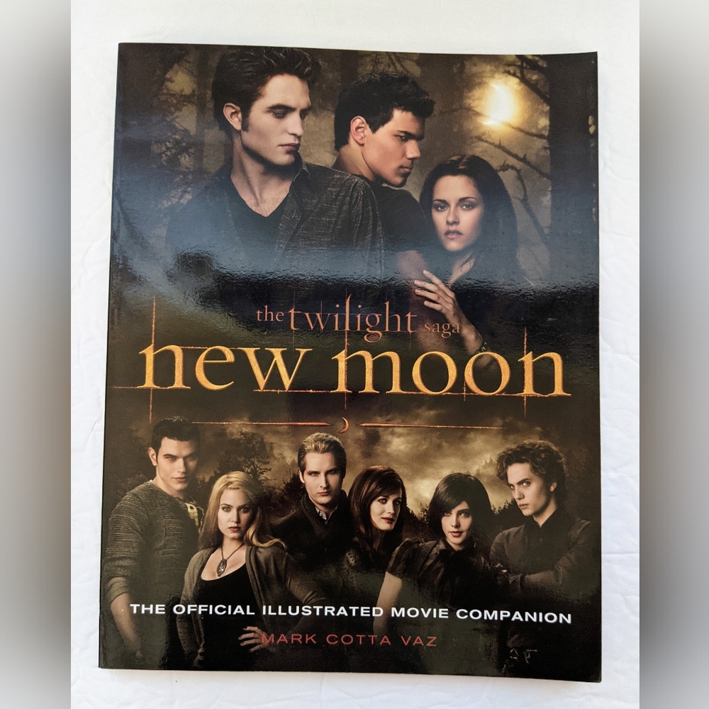 The Twilight Saga New Moon The Official Illustrated Movie Companion Book